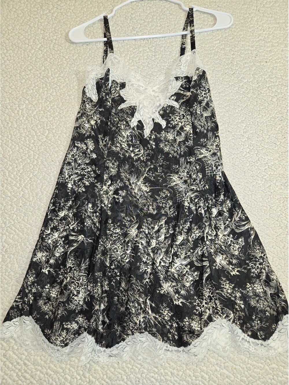 Victoria’s Secret Vintage Gold Label Med Black White Lace Floral Slip Dress Gown